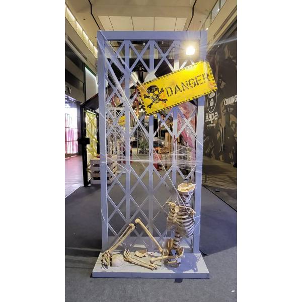 Fence and Skeleton Set ( Halloween Metal Gate / Dinosaur )