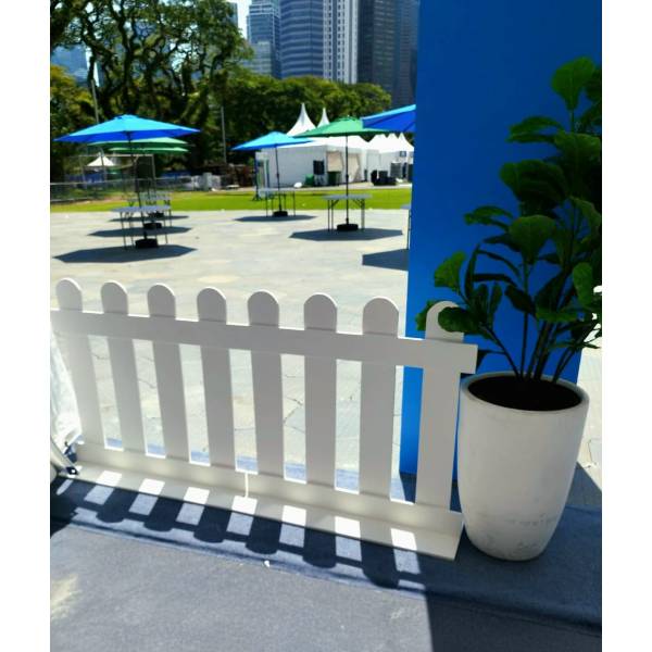 Arches, Barriers, Fencing, Signages & Stands