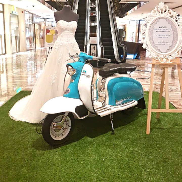 Blue White Lambretta (Scooter/Motorbike)