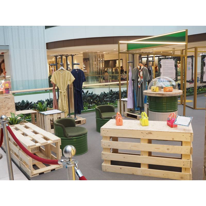 Image showcasing Upcycled Pallet Table - Outdoor convention furniture and Roadshow ...